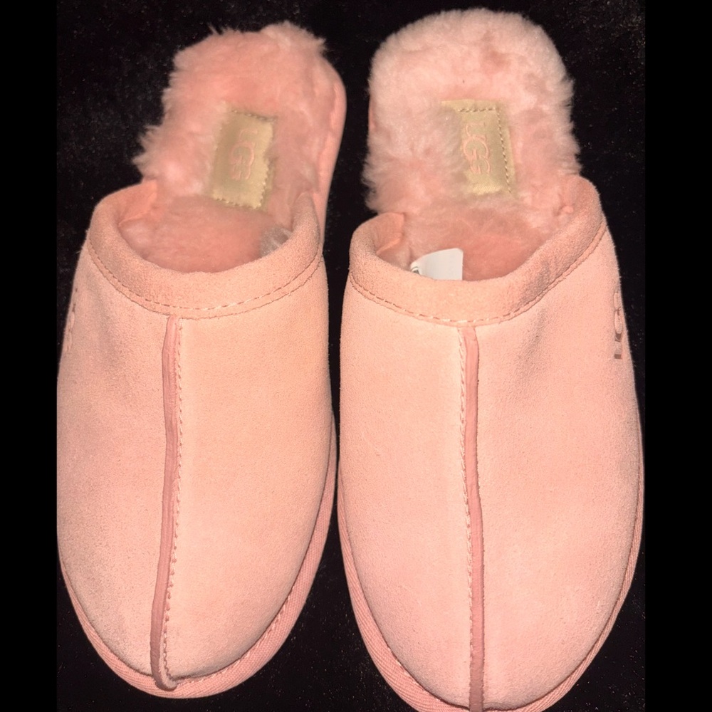 NEW WITHOUT BOX UGG SLIPPERS
